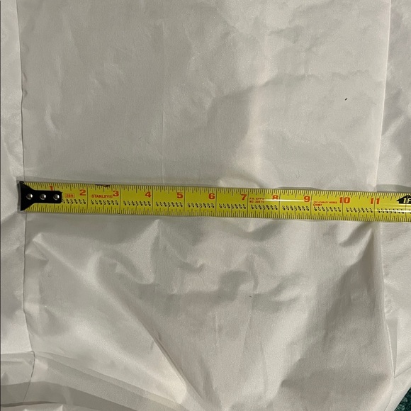 Allerease Queen mattress Protector - Picture 2 of 5